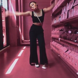 Meet your Posher, Amara